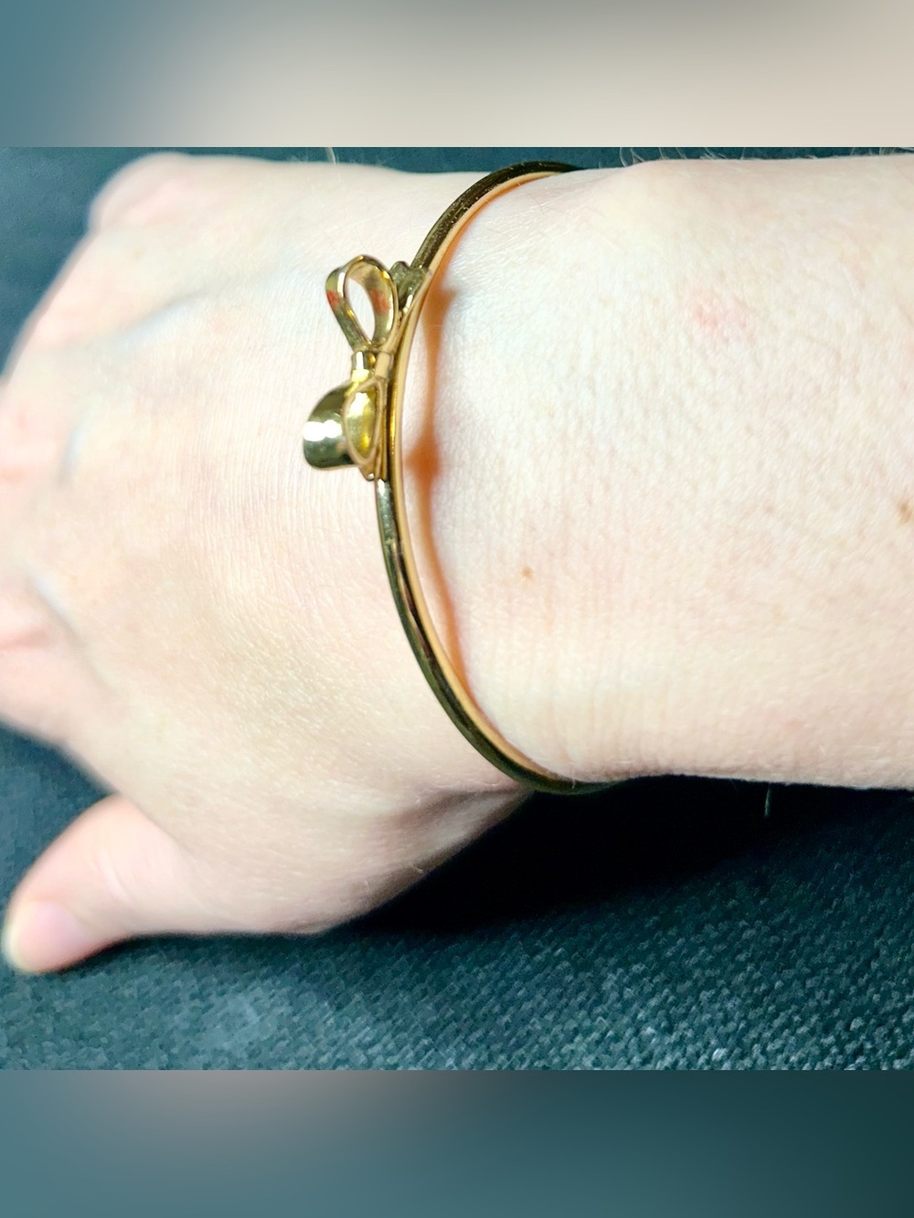 Kate Spade Gold‑Tone Bow Hinge Bangle Bracelet – Classic & Feminine - Picture 6 of 7